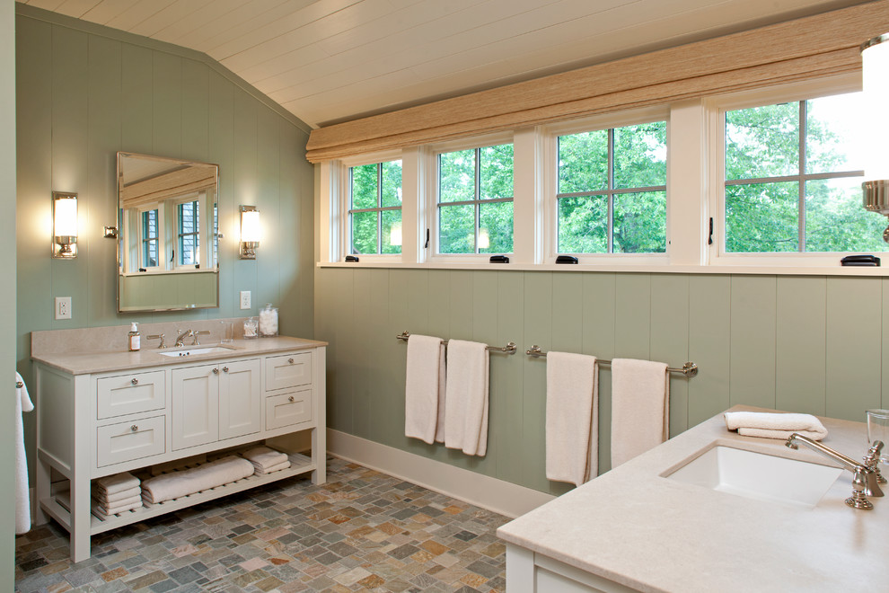 На фото: ванная комната в стиле рустика с фасадами цвета дерева среднего тона, столешницей из кварцита, накладной ванной, душем без бортиков, белой плиткой, плиткой кабанчик, полом из сланца и зелеными стенами с