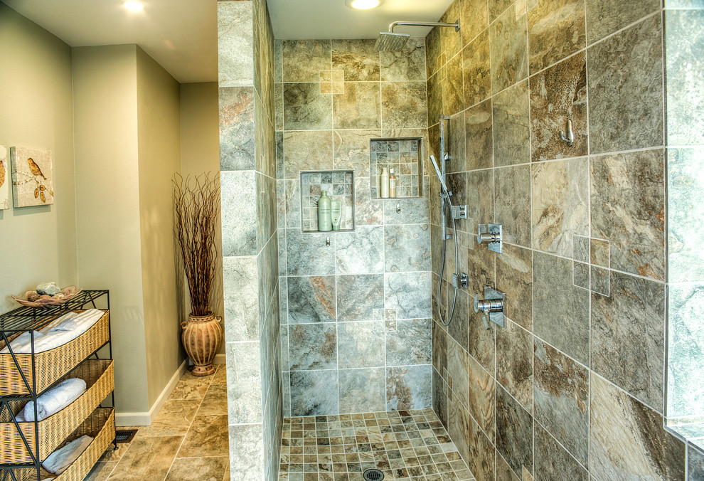 Immagine di una stanza da bagno contemporanea con lavabo a bacinella, doccia a filo pavimento, piastrelle in gres porcellanato e pavimento in gres porcellanato
