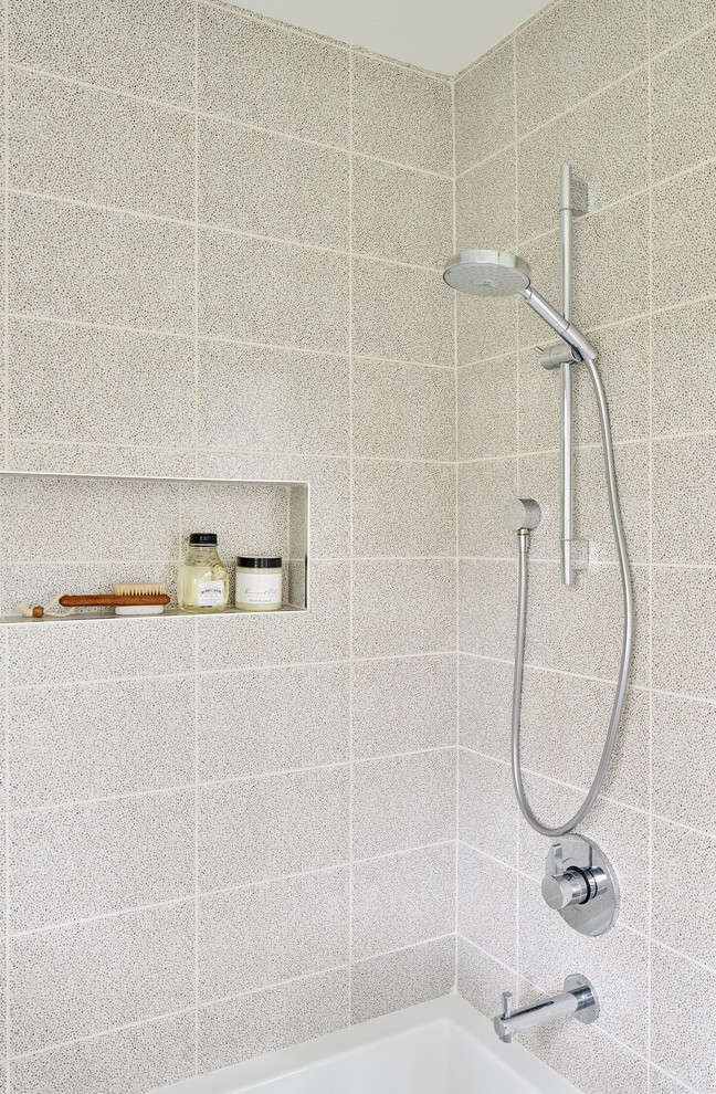 Example of a large mid-century modern kids' beige tile and porcelain tile porcelain tile and gray floor bathroom design in Austin with shaker cabinets, white cabinets, a one-piece toilet, white walls, an undermount sink, quartz countertops, a hinged shower door and gray countertops