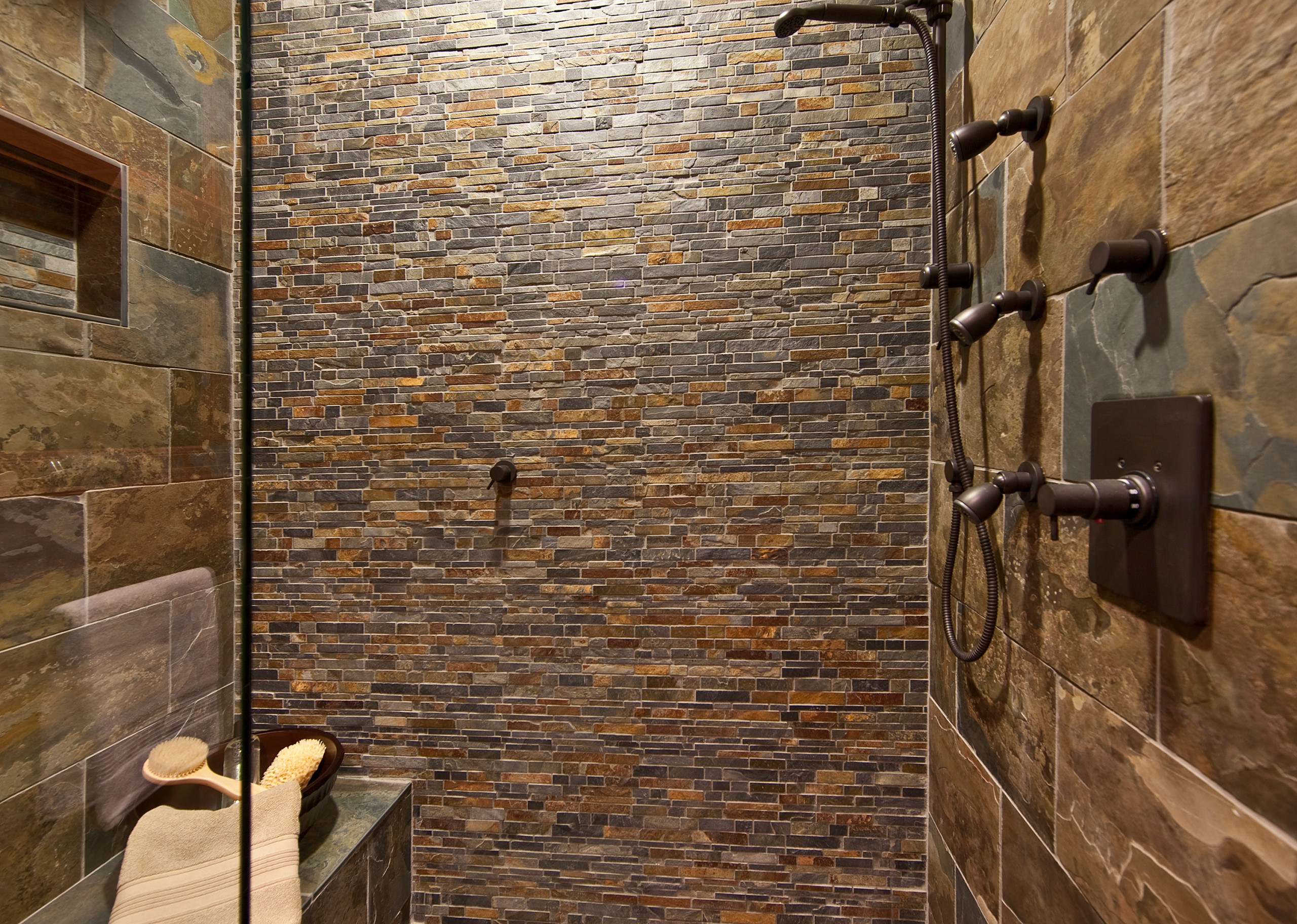 75 Beautiful Rustic Stone Tile Bathroom Pictures &amp; Ideas - January, 2022 |  Houzz