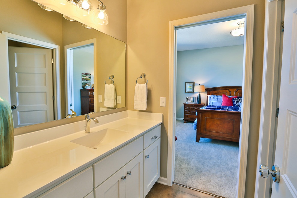Photo of a medium sized contemporary family bathroom in Minneapolis with beaded cabinets, white cabinets, quartz worktops, a one-piece toilet, beige walls and ceramic flooring.
