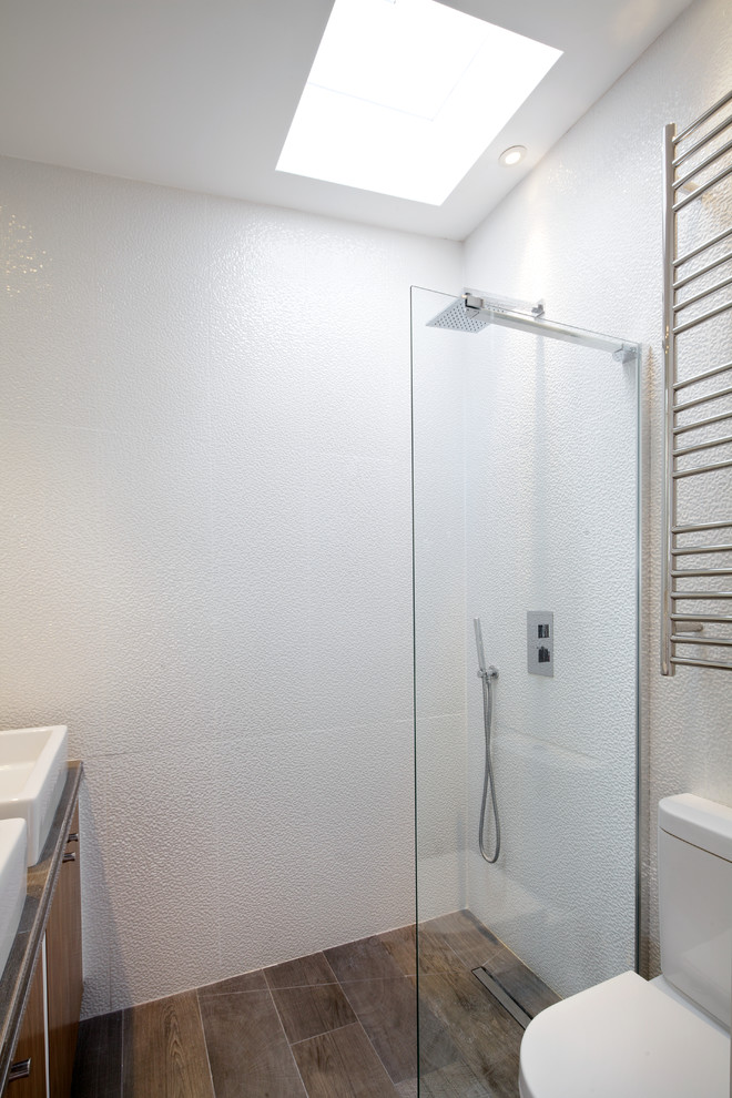 Small modern bathroom in London with a walk-in shower and an open shower.