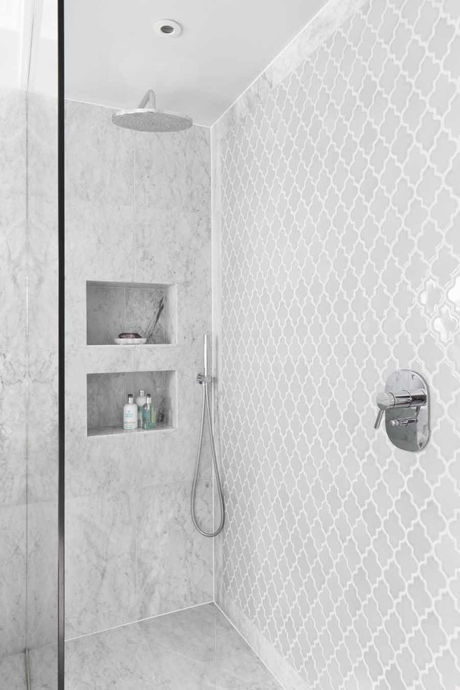 Bathroom - contemporary bathroom idea in London