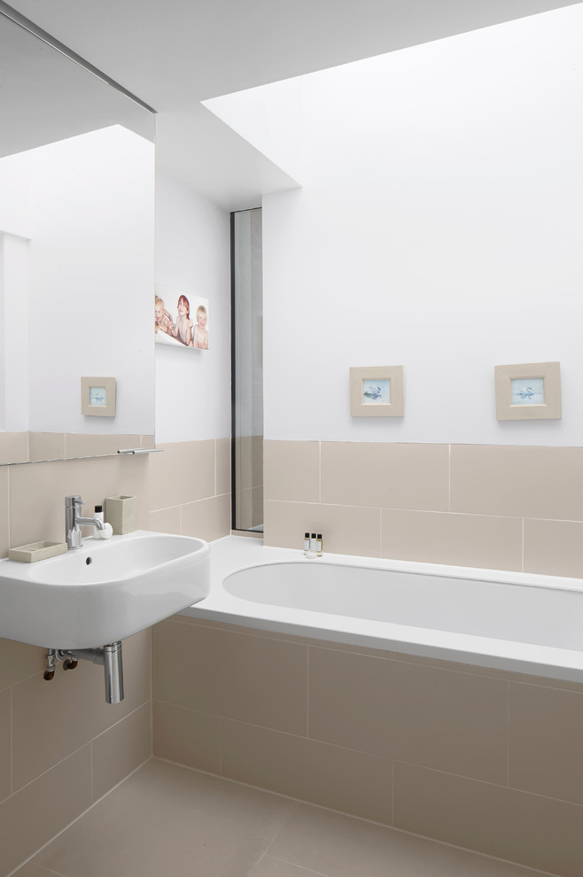 Idées déco pour une salle de bain contemporaine.