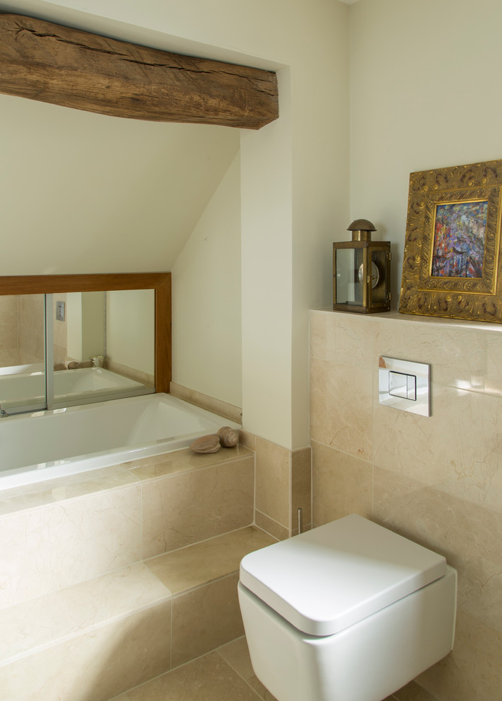 Ejemplo de cuarto de baño ecléctico con bañera encastrada