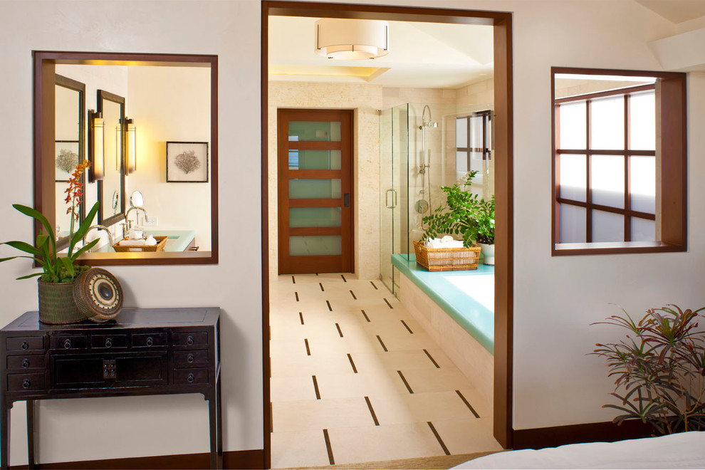 Idées déco pour une grande salle de bain principale contemporaine en bois foncé avec un lavabo encastré, un placard à porte plane, une baignoire encastrée, une douche à l'italienne, un carrelage beige, un carrelage de pierre, un mur beige et un sol en calcaire.