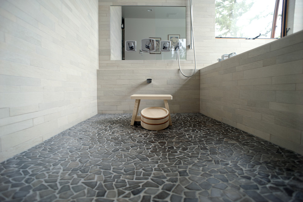 Example of an asian bathroom design in Portland
