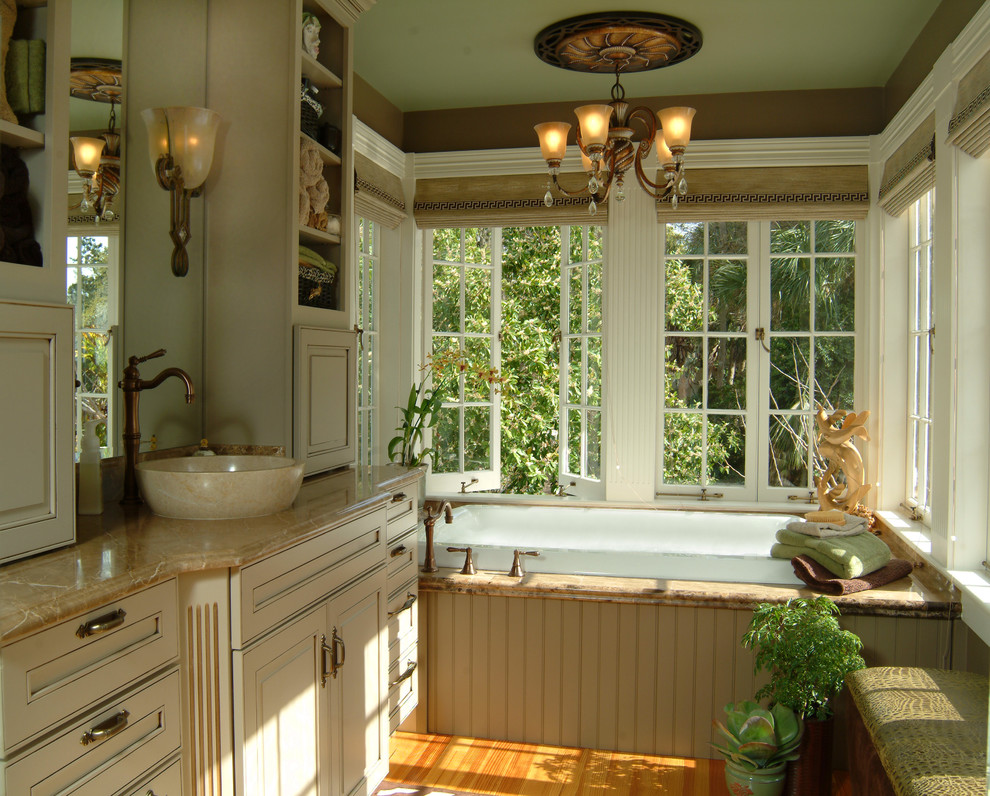 Inspiration for an eclectic bathroom remodel in Orlando