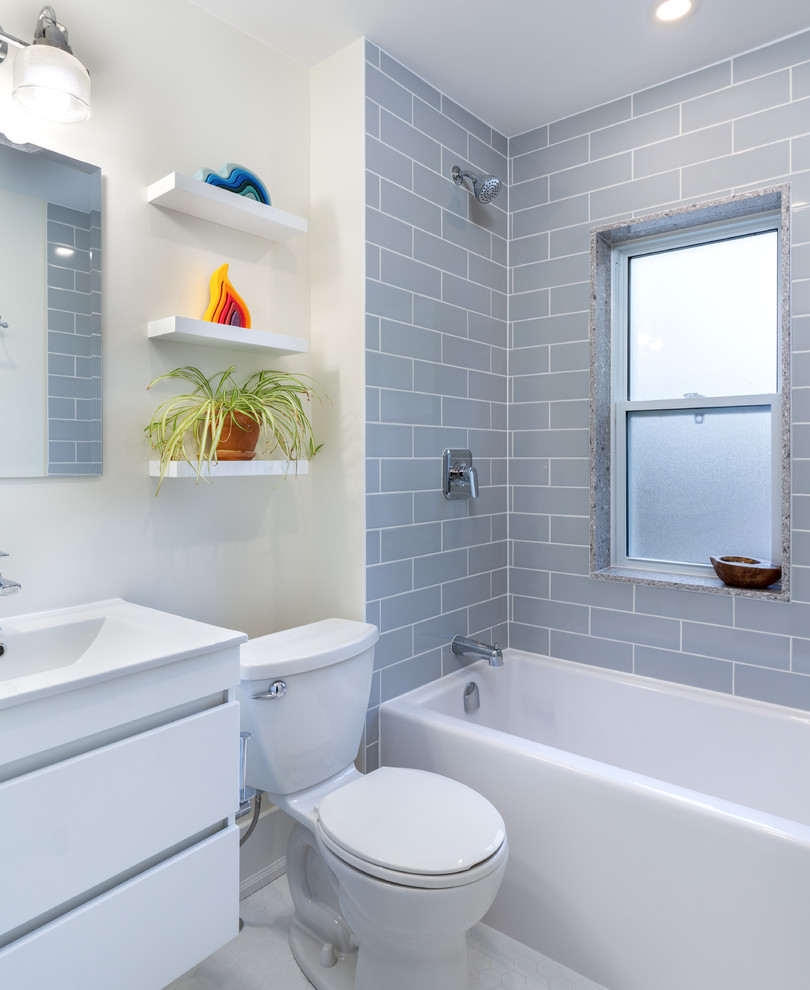 Old Ottawa East Traditional Bathroom Ottawa by Blackwell