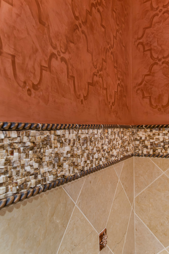 フェニックスにある地中海スタイルのおしゃれな浴室の写真