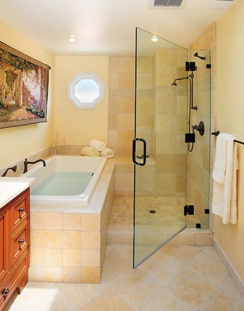 Modern Meets Eclectic in This Amazing Bath Remodel  Jaboneras para baño,  Esquineros para baños, Repisas de vidrio