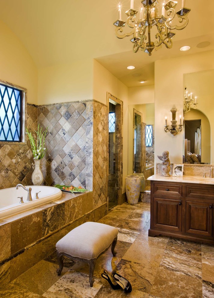 Medelhavsstil inredning av ett stort beige beige en-suite badrum, med skåp i mörkt trä, ett badkar i en alkov, beige väggar, beiget golv, luckor med upphöjd panel, en dusch i en alkov, beige kakel, klinkergolv i keramik, granitbänkskiva och dusch med gångjärnsdörr