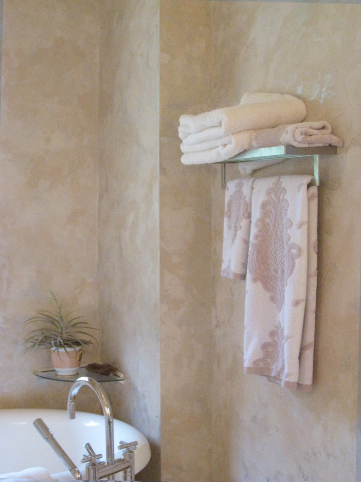 Foto di una stanza da bagno padronale boho chic di medie dimensioni con pareti multicolore