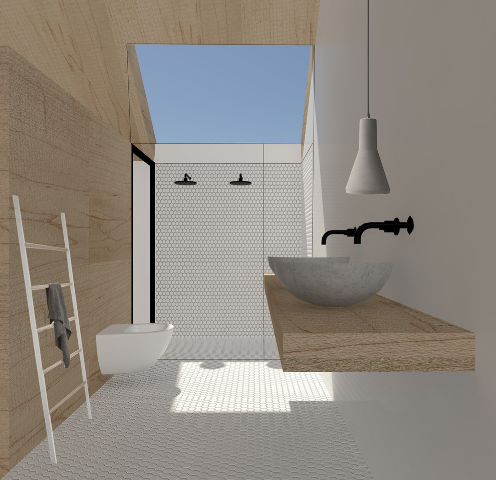 Idéer för att renovera ett litet skandinaviskt en-suite badrum, med ett fristående handfat, luckor med infälld panel, skåp i ljust trä, träbänkskiva, en kantlös dusch, en vägghängd toalettstol, vit kakel, mosaik, vita väggar och mosaikgolv