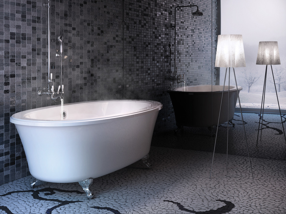 Exempel på ett mellanstort modernt en-suite badrum, med ett badkar med tassar, svart kakel, grå kakel, mosaik, svarta väggar, klinkergolv i småsten och grått golv