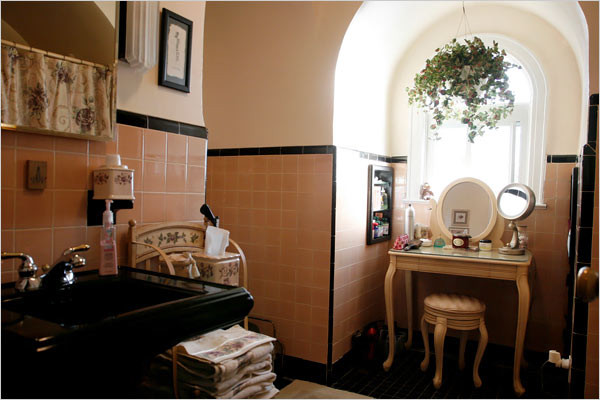 Inspiration for an eclectic bathroom remodel in New York