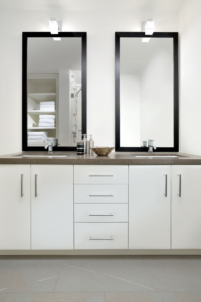 Стильный дизайн: главная ванная комната среднего размера в современном стиле - последний тренд