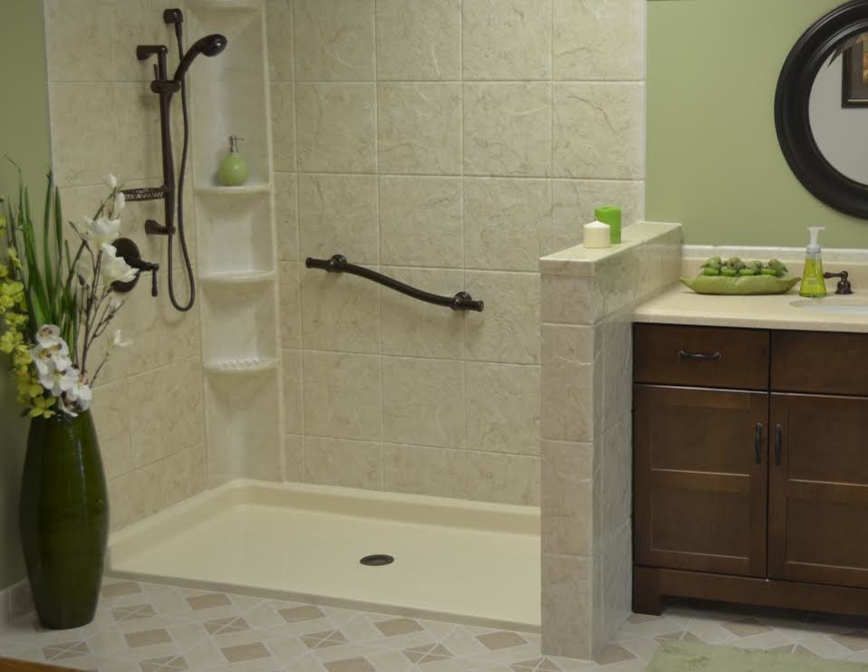 Inspiration pour une salle de bain principale traditionnelle en bois foncé de taille moyenne avec un placard à porte shaker, une douche à l'italienne, un carrelage beige, des carreaux de céramique, un mur vert, un sol en linoléum, un lavabo encastré et un plan de toilette en calcaire.
