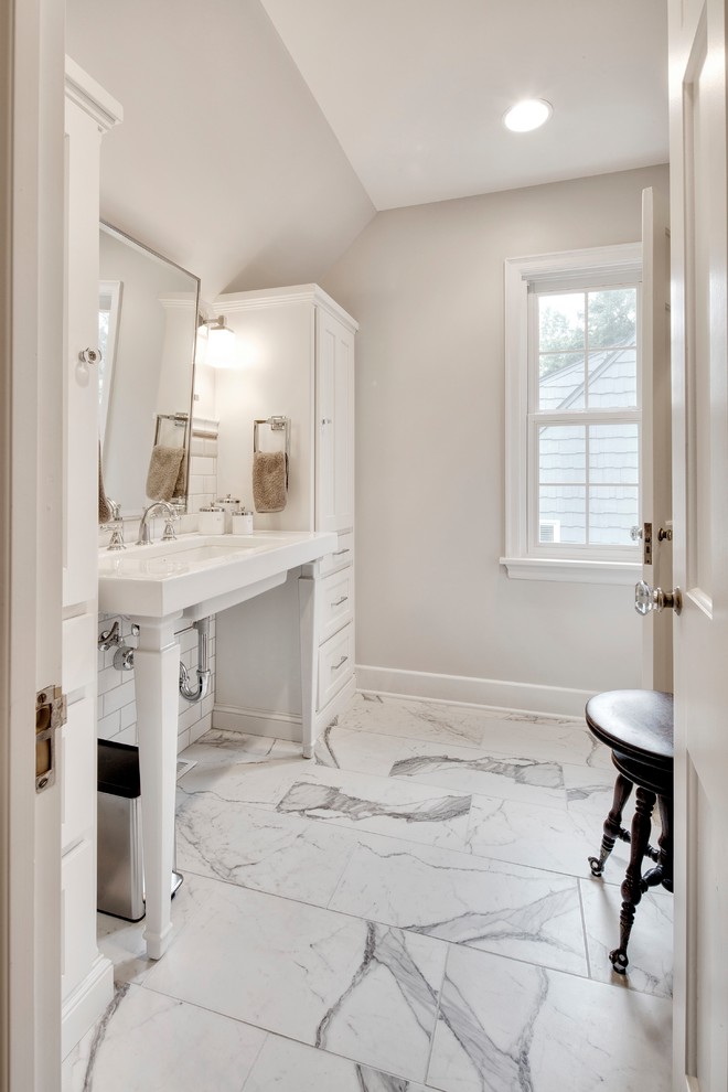 Inspiration for a classic bathroom in Kansas City.