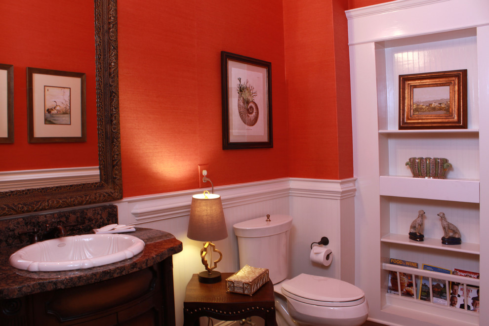 Идея дизайна: ванная комната среднего размера в классическом стиле с унитазом-моноблоком, красными стенами, душевой кабиной и накладной раковиной