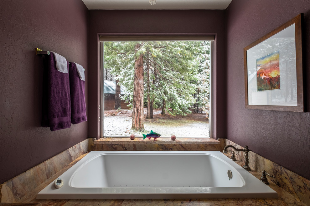 На фото: ванная комната с накладной ванной, мраморной плиткой, фиолетовыми стенами, полом из сланца, врезной раковиной, мраморной столешницей, разноцветным полом и разноцветной столешницей с