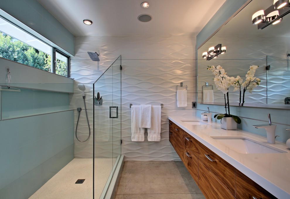 Идея дизайна: ванная комната среднего размера в стиле ретро с врезной раковиной, плоскими фасадами, фасадами цвета дерева среднего тона, угловым душем и бетонным полом