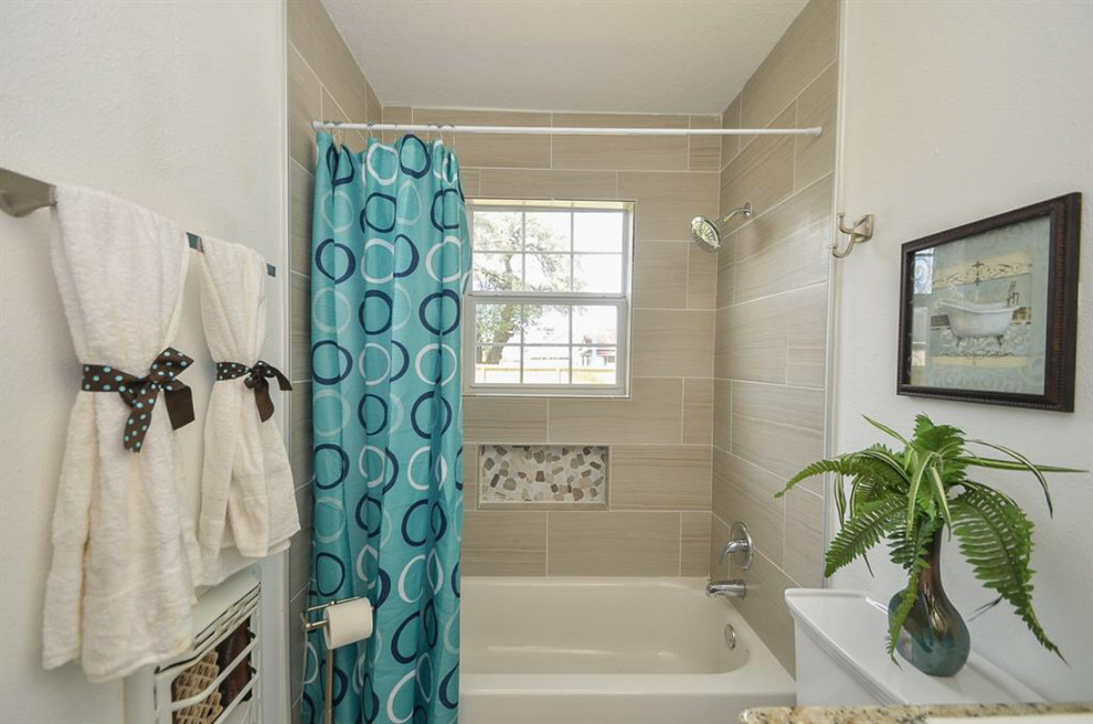 Example of a mid-sized arts and crafts master gray tile and ceramic tile bathroom design in Houston with shaker cabinets, white cabinets and granite countertops