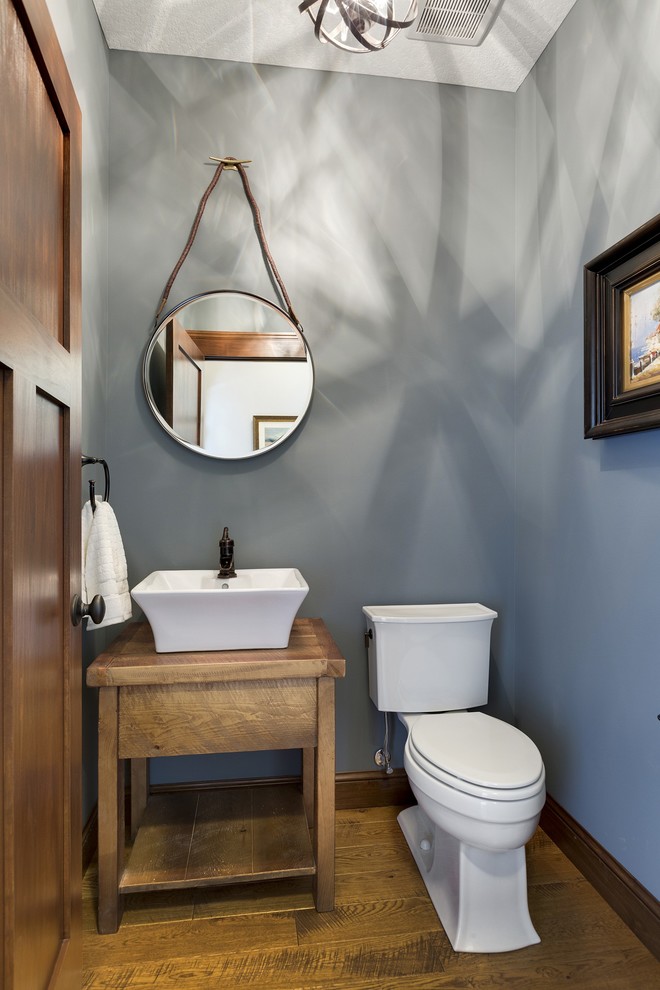 Design ideas for a traditional cloakroom in Minneapolis.