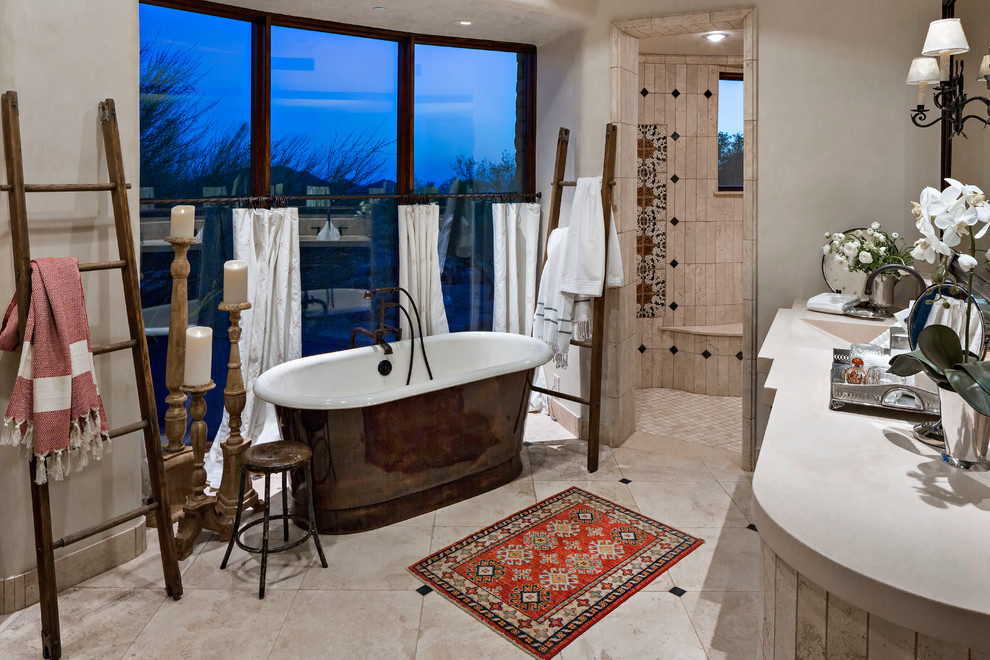 Inspiration för ett mellanstort amerikanskt en-suite badrum, med möbel-liknande, beige skåp, ett fristående badkar, en dusch i en alkov, beige kakel, stenkakel, beige väggar, klinkergolv i keramik, ett integrerad handfat, bänkskiva i kalksten, beiget golv och med dusch som är öppen