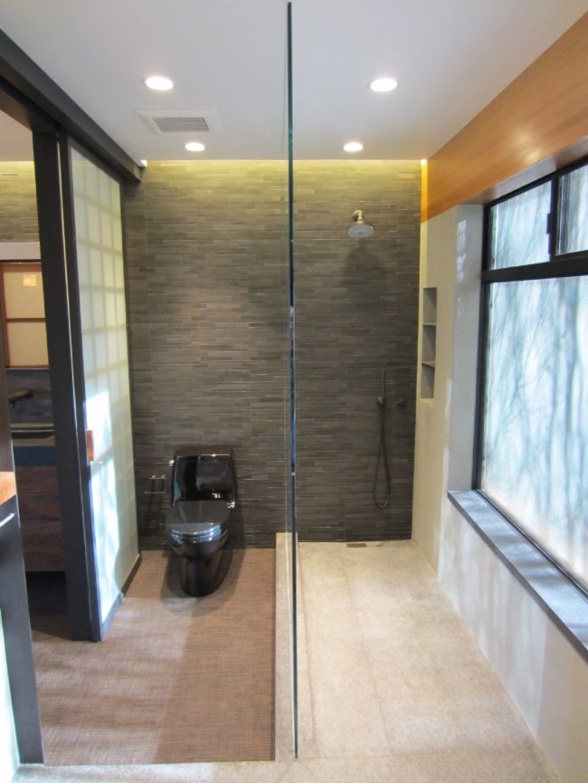 Aménagement d'une salle de bain asiatique de taille moyenne.