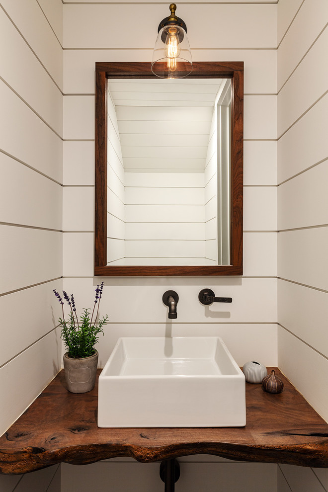Example of a farmhouse bathroom design in San Francisco