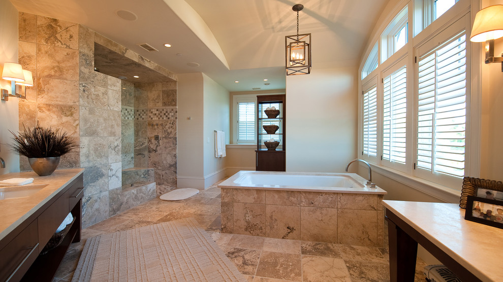 Idéer för att renovera ett stort vintage en-suite badrum, med släta luckor, skåp i mörkt trä, ett fristående badkar, en kantlös dusch, beige kakel, beige väggar, marmorgolv, ett undermonterad handfat, marmorbänkskiva och travertinkakel