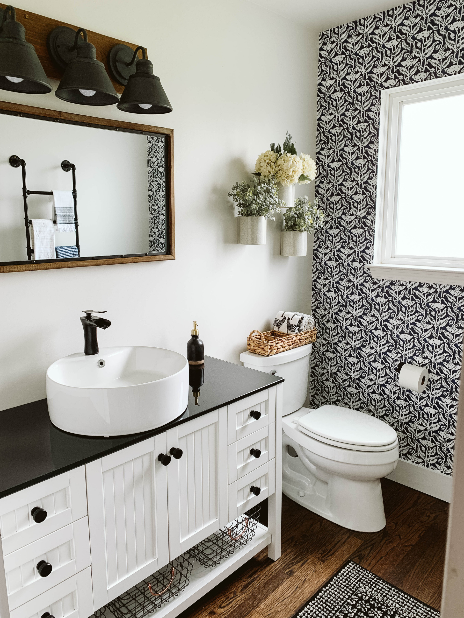 75 Wallpaper Toilet Room Ideas You'll Love - March, 2023 | Houzz