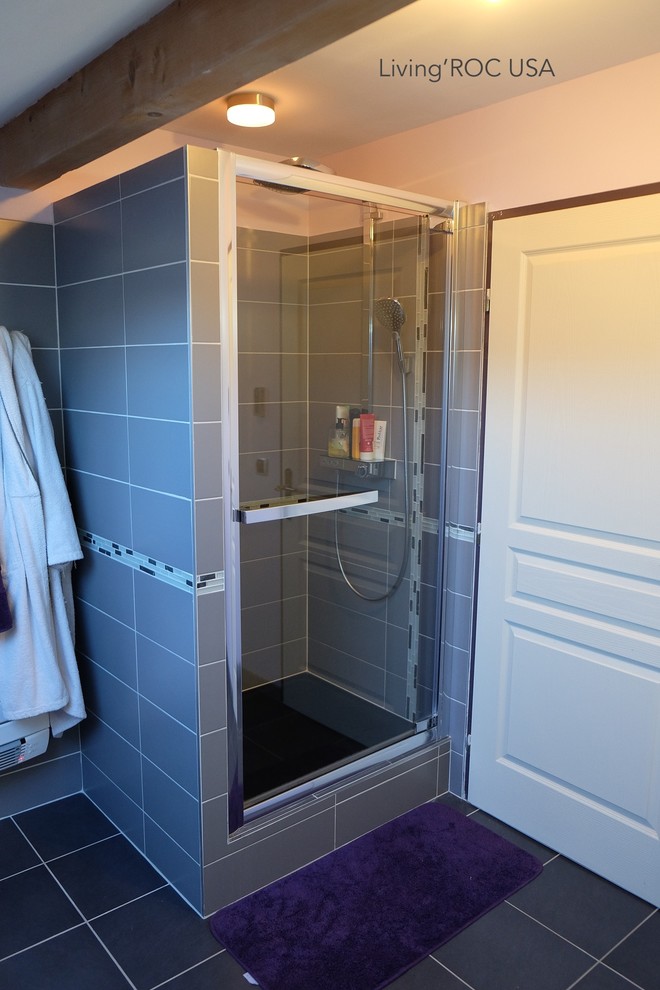 Großes Modernes Badezimmer En Suite mit Trogwaschbecken und Duschbadewanne in London
