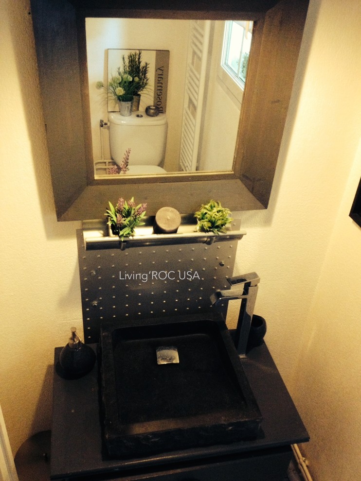 Ispirazione per una stanza da bagno padronale design di medie dimensioni con lavabo a bacinella