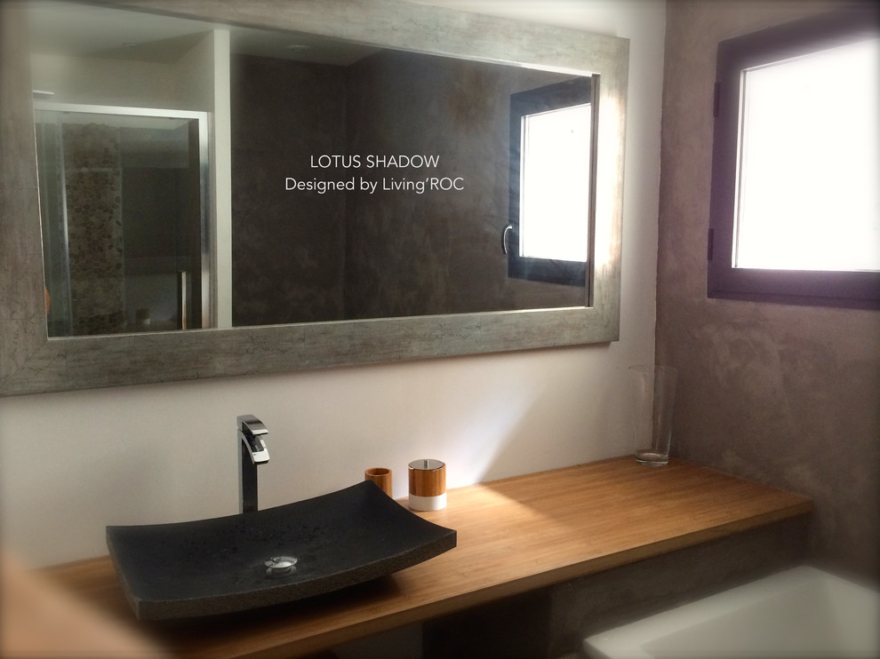 Esempio di una stanza da bagno padronale contemporanea di medie dimensioni con lavabo a bacinella