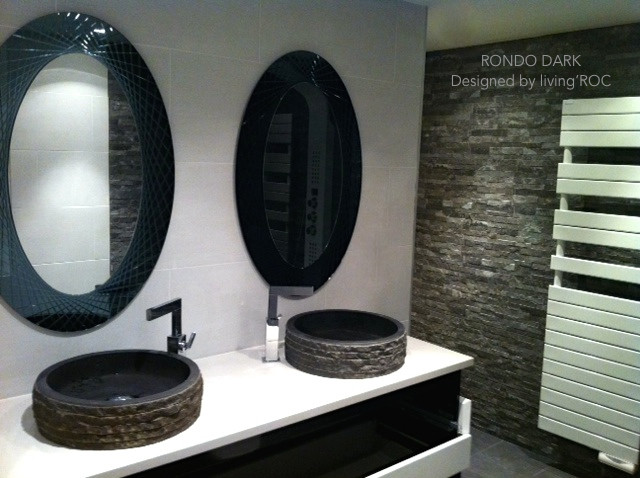 Diseño de cuarto de baño principal actual de tamaño medio con lavabo sobreencimera