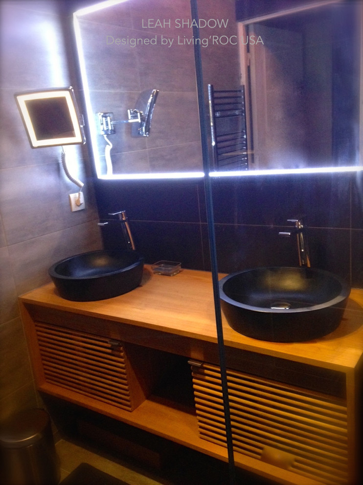 Esempio di una stanza da bagno padronale contemporanea di medie dimensioni con lavabo a bacinella