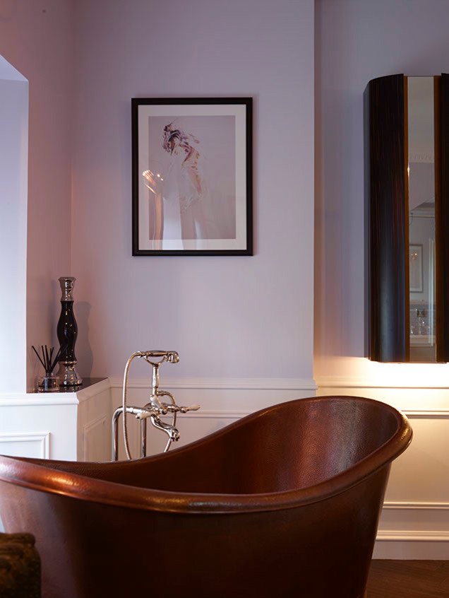 Inspiration for a timeless bathroom remodel in Glasgow