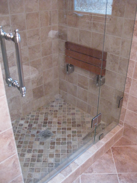 Bathroom - traditional bathroom idea in Grand Rapids