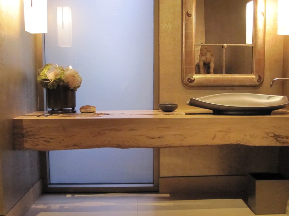 Idee per una stanza da bagno con doccia design di medie dimensioni con pareti beige e lavabo a bacinella