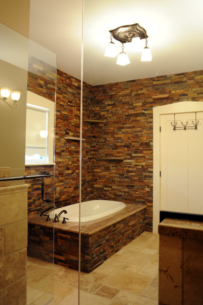 Idées déco pour une grande douche en alcôve principale campagne en bois foncé avec un lavabo posé, un plan de toilette en granite, un carrelage beige, des carreaux de céramique, un mur blanc et un sol en carrelage de céramique.