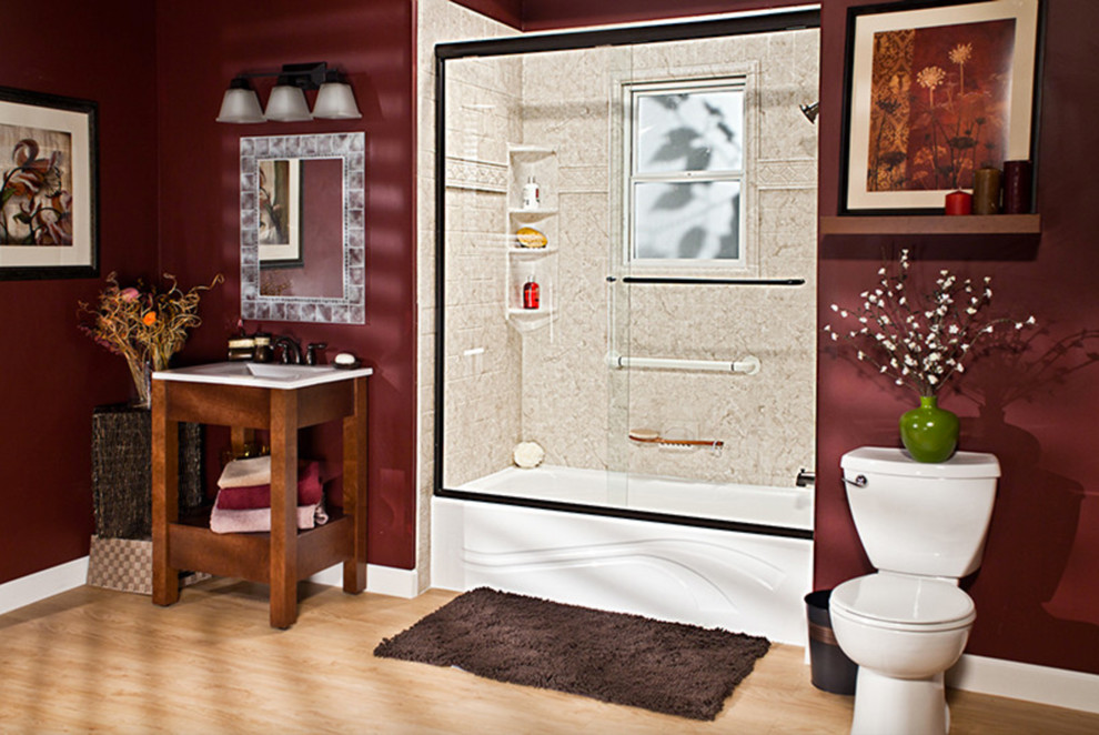 Exemple d'une douche en alcôve chic en bois foncé de taille moyenne avec un placard sans porte, WC séparés, un carrelage beige, un mur rouge, parquet clair, un sol marron et une cabine de douche à porte coulissante.