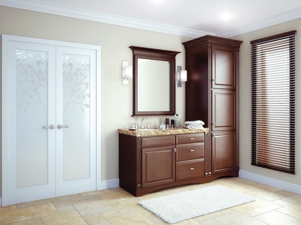Foto de cuarto de baño principal contemporáneo grande con lavabo encastrado, armarios con paneles con relieve, puertas de armario de madera oscura, encimera de madera, baldosas y/o azulejos beige y paredes beige