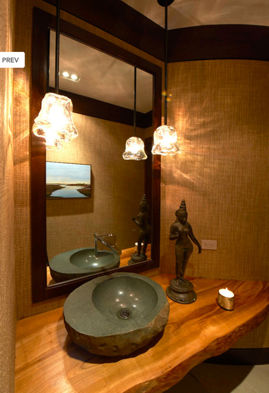 Foto de cuarto de baño principal actual grande con armarios abiertos, paredes beige, suelo de baldosas de cerámica, lavabo sobreencimera, encimera de madera y suelo beige