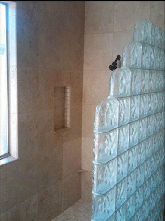 Esempio di una stanza da bagno padronale tradizionale di medie dimensioni con piastrelle beige e piastrelle in ceramica