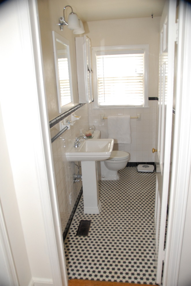 Example of a small classic master black and white tile and ceramic tile ceramic tile alcove shower design in Atlanta with a two-piece toilet, white walls and a pedestal sink