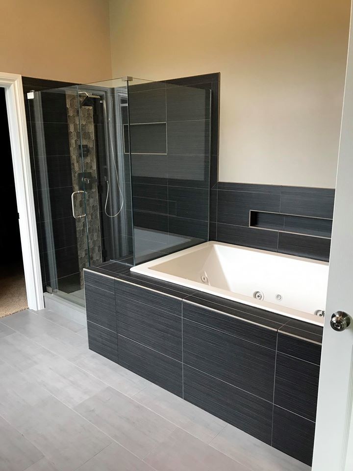 Idee per una stanza da bagno padronale minimalista