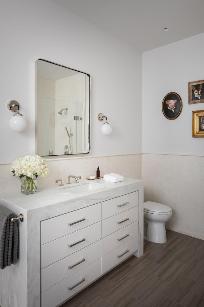 Klassisches Badezimmer mit Marmor-Waschbecken/Waschtisch in San Francisco