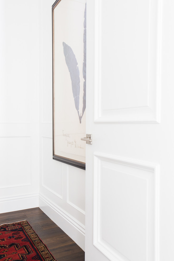 Inspiration för ett mellanstort vintage badrum, med marmorbänkskiva och vita väggar